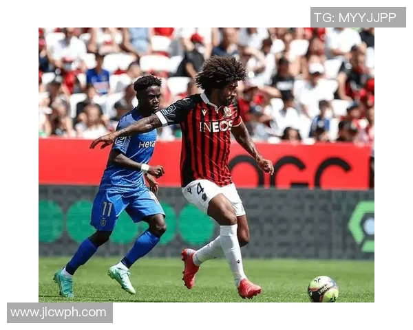 朗斯主场迎战沙托鲁争夺法乙联赛关键三分的精彩对决